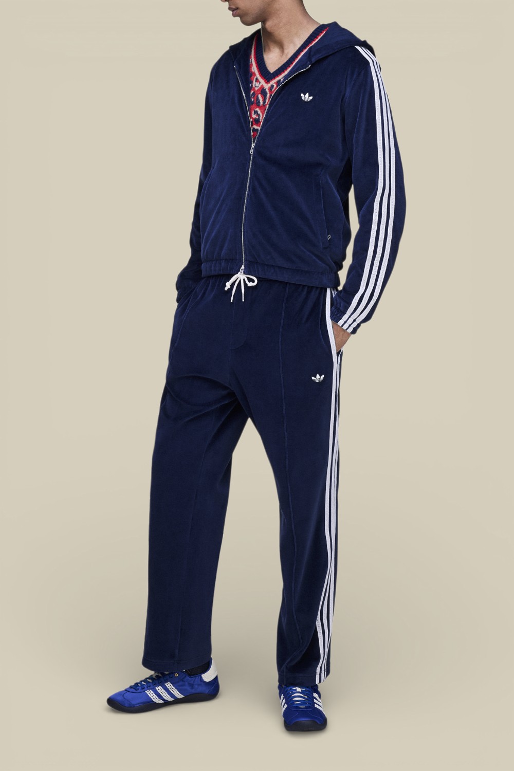 תמונת כל הלוק של סווטשירט